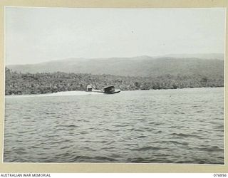 JACQUINOT BAY, NEW BRITAIN. 1944-11-07. RAAF CATALINA FLYING BOAT LANDING ON THE BAY WITH THE FIRST MAIL FOR THE TROOPS SINCE THE INITIAL LANDING IN THE AREA