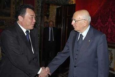 President Giorgio Napolitano with Mr. Falanichan Tung Tuala, new Ambassador of the Independent State of Samoa, during the presentation of the Letters of Credentials