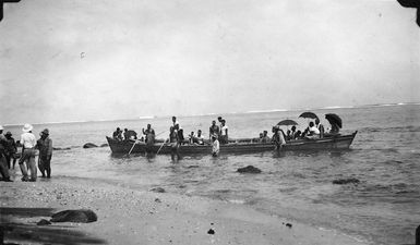 Western Samoan fautasi (canoe) being searched during Mau uprising
