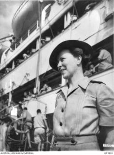 1942-11-11. AUSTRALIAN NURSES RETURN TO NEW GUINEA. MATRON NELL MARSHALL, FIRST WHITE WOMAN TO LAND IN NEW GUINEA SINCE LAST MARCH. (NEGATIVE BY G. SILK)