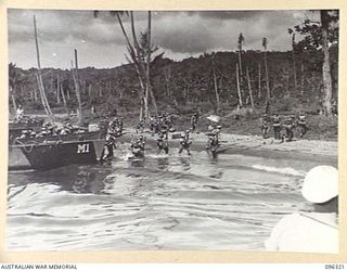 MALAGUNA MISSION, NEW BRITAIN. 1945-09-10. TROOPS OF 29/46 INFANTRY BATTALION, 4 INFANTRY BRIGADE, PART OF THE RABAUL OCCUPATIONAL FORCE, GOING ASHORE AT MALAGUNA, ABOUT THREE MILES SOUTH OF ..