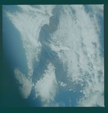 41C-31-974 - STS-41C - Earth observations taken from the shuttle Challenger during STS-41C