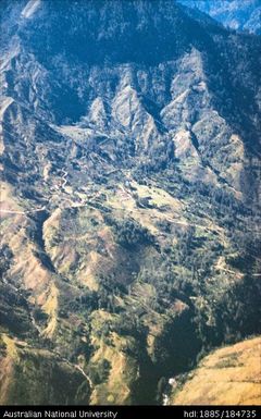 Upper Chimbu Valley (flight) - Gondomokane