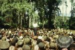 Crowd at House of Assembly election campaign, Mt Hagen subdistrict, Western Highlands, Jan 1964