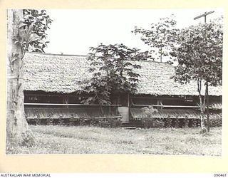 LAE, NEW GUINEA. 1945-04-08. A SAGO PALM THATCHED HUT ORIGINALLY USED AS AN OFFICERS MESS, NOW THE VISITING SENIOR OFFICERS QUARTERS, HEADQUARTERS FIRST ARMY