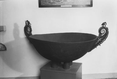 Sacrifice bowl from Manua - Museum of Völkerkunde Berlin