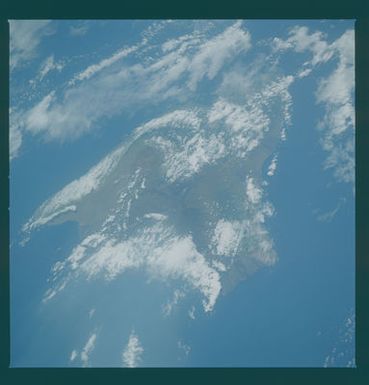 41C-34-1411 - STS-41C - Earth observations taken from shuttle Challenger during STS-41C