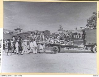 PORT MORESBY - SIR HUBERT MURRAY'S FUNERAL CORTEGE MOVING OFF. (NEGATIVE BY N. TRACY)