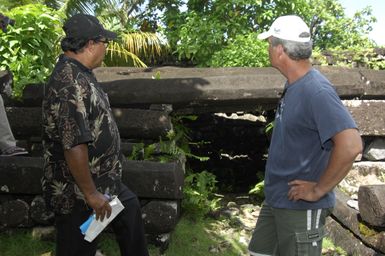 [Assignment: 48-DPA-SOI_K_Pohnpei_6-10-11-07] Pacific Islands Tour: Visit of Secretary Dirk Kempthorne [and aides] to Pohnpei Island, of the Federated States of Micronesia [48-DPA-SOI_K_Pohnpei_6-10-11-07__DI13882.JPG]