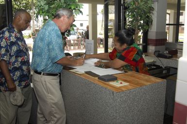 [Assignment: 48-DPA-SOI_K_Kwajalein_6-11-07] Pacific Islands Tour: Visit of Secretary Dirk Kempthorne [and aides] to Kwajalein Atoll, of the Republic of Marshall Islands [48-DPA-SOI_K_Kwajalein_6-11-07__DI14263.JPG]