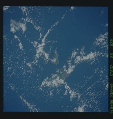 S37-85-039 - STS-037 - Earth observations taken from OV-104 during STS-37 mission