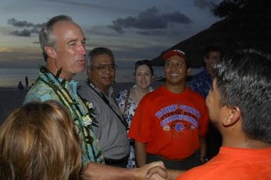 [Assignment: 48-DPA-SOI_K_Saipan_6-5-07] Pacific Islands Tour: Visit of Secretary Dirk Kempthorne [and aides] to Saipan Island, of the Commonwealth of the Northern Mariana Islands [48-DPA-SOI_K_Saipan_6-5-07__DI10979.JPG]