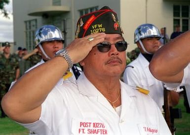 An unidentified crowd participant demonstrates his patriotism during the repatriation ceremony at Hickam Air Force Base, Hawaii, on November 19, 1999