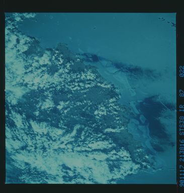 S38-87-022 - STS-038 - STS-38 earth observations