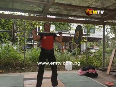 Dika Toua Competes Online