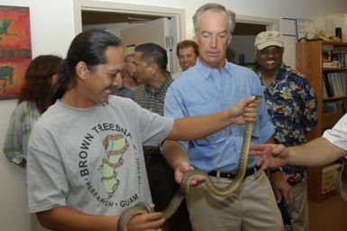 [Assignment: 48-DPA-SOI_K_Guam_6-6-7-07] Pacific Islands Tour: Visit of Secretary Dirk Kempthorne [and aides] to Guam, U.S. Territory [48-DPA-SOI_K_Guam_6-6-7-07__DI12180.JPG]