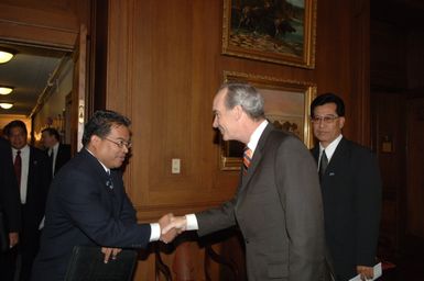 [Assignment: 48-DPA-02-05-08_SOI_K_Mori] Secretary Dirk Kempthorne [meeting at Main Interior] with delegation from the Federated States of Micronesia, led by Micronesia President Emanuel Mori [48-DPA-02-05-08_SOI_K_Mori_DOI_9621.JPG]