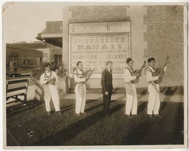 Hawaiian performers at Metropolitan Theatre, 1913