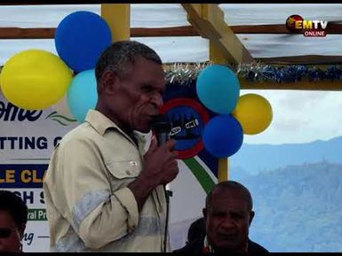 DA ADDRESSES COMMUNITY