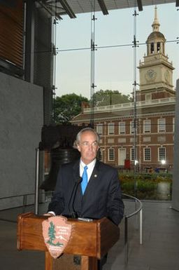 [Assignment: 48-DPA-07-13-08_SOI_K_Philly_Rec] Reception at Independence National Historical Park for attendees at the National Governors Association Centennial Meeting in Philadelphia, Pennsylvania. Secretary Dirk Kempthorne [and Independence National Historical Park Deputy Superintendent Darla Sidles delivered official remarks; and the Secretary conversed with fellow NGA attendees, among them Pennsylvanina Governor Edward Rendell, Vermont Governor James Douglas, Wyoming Governor Dave Freudenthal, Guam Governor Felix Camacho, former Tennessee Governor Don Sundquist, and former Michigan Governor John Engler.] [48-DPA-07-13-08_SOI_K_Philly_Rec_IOD_9305.JPG]