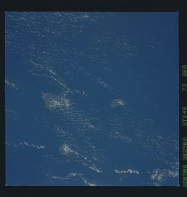 S49-73-060 - STS-049 - Earth observations taken during the STS-49 mission