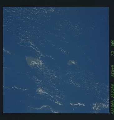 S49-73-060 - STS-049 - Earth observations taken during the STS-49 mission