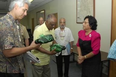 [Assignment: 48-DPA-SOI_K_Majuro_6-11-12-07] Pacific Islands Tour: Visit of Secretary Dirk Kempthorne [and aides] to Majuro Atoll, of the Republic of Marshall Islands [48-DPA-SOI_K_Majuro_6-11-12-07__DI14813.JPG]