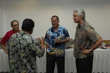 [Assignment: 48-DPA-SOI_K_Majuro_6-11-12-07] Pacific Islands Tour: Visit of Secretary Dirk Kempthorne [and aides] to Majuro Atoll, of the Republic of Marshall Islands [48-DPA-SOI_K_Majuro_6-11-12-07__DI14448.JPG]