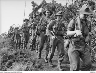 SHAGGY RIDGE, NEW GUINEA. 1943-12-27. PERSONNEL OF D COMPANY 2/16TH AUSTRALIAN INFANTRY BATTALION, 21ST AUSTRALIAN INFANTRY BRIGADE, MOVING ALONG A TRACK ON THEIR WAY TO THE FRONT LINE DURING THE ..