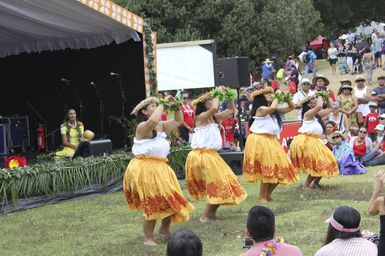 Hawaii dance performance ' Halau o Moananuikiwa'