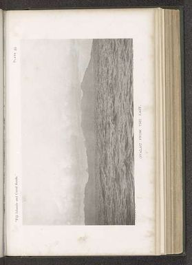 ["Gezicht op Ovalau", "Ovalau from the east"]