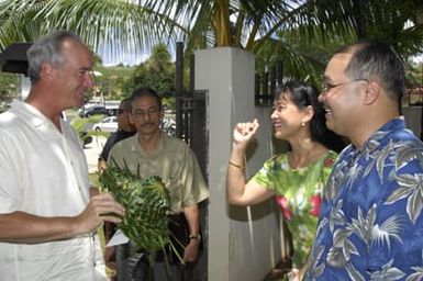 [Assignment: 48-DPA-SOI_K_Guam_6-6-7-07] Pacific Islands Tour: Visit of Secretary Dirk Kempthorne [and aides] to Guam, U.S. Territory [48-DPA-SOI_K_Guam_6-6-7-07__DI11179.JPG]