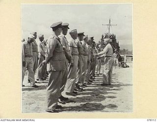 TOROKINA, BOUGAINVILLE ISLAND. 1944-12-15. MAJOR GENERAL O.W. GRISWOLD, COMMANDING GENERAL, 14TH UNITED STATES CORPS ABOUT TO SHAKE HANDS WITH VX14 BRIGADIER B.W. PULVER, CBE, DSO, DEPUTY ADJUTANT ..