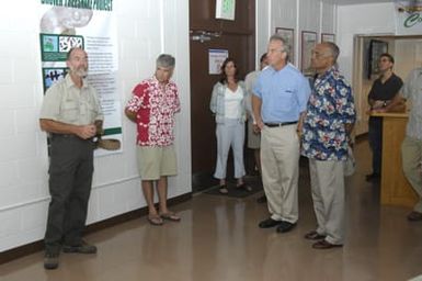 [Assignment: 48-DPA-SOI_K_Guam_6-6-7-07] Pacific Islands Tour: Visit of Secretary Dirk Kempthorne [and aides] to Guam, U.S. Territory [48-DPA-SOI_K_Guam_6-6-7-07__DI12076.JPG]