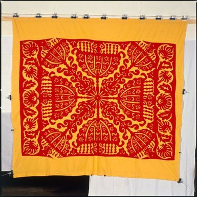 Tivaevae manu, mori tautau (hanging lantern) pattern, by Poko Kapi