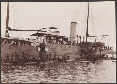 Santa Cruz people in canoes alongside the Southern Cross in Graciosa Bay, Solomon Islands, 1906 / J.W. Beattie