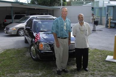 [Assignment: 48-DPA-SOI_K_Majuro_6-11-12-07] Pacific Islands Tour: Visit of Secretary Dirk Kempthorne [and aides] to Majuro Atoll, of the Republic of Marshall Islands [48-DPA-SOI_K_Majuro_6-11-12-07__DI14830.JPG]