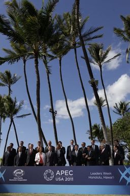 Barack Obama poses with other leaders for the APEC Family Photo in Honolulu, Hawaii, November 13, 2011