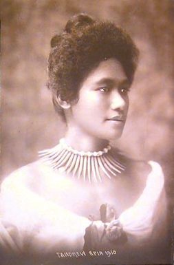 Samoan woman with corsage