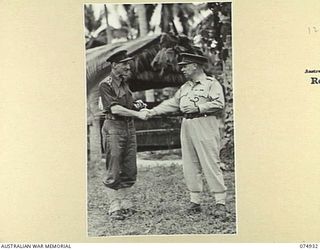 SIAR, NEW GUINEA. 1944-07-25. VX24325 BRIGADIER H.H. HAMMER, DSO, COMMANDING OFFICER, 15TH INFANTRY BRIGADE (1) WELCOMING THE COMMANDING OFFICER OF THE 7TH INFANTRY BRIGADE, TX2002 BRIGADIER J. ..