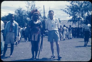 Bob Lean with a Chimbu native at the Goroka Show, 1959 / Tom Meigan