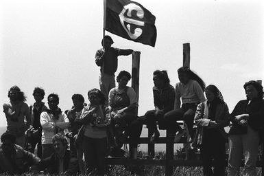 Group with flag. Pacific Peace hui, Takaparawhā