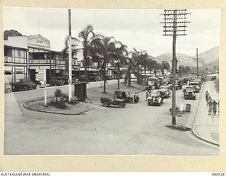 ATHERTON, QUEENSLAND, AUSTRALIA. 1944-10-06. THE ARMY VEHICLE PARK IN THE MAIN STREET. AT THE BACKGROUND LIES THE HERBERTON RANGE, A SECTION OF THE GREAT DIVIDING RANGE