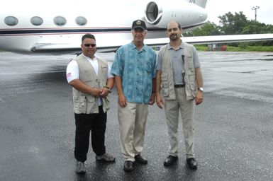 [Assignment: 48-DPA-SOI_K_Pohnpei_6-10-11-07] Pacific Islands Tour: Visit of Secretary Dirk Kempthorne [and aides] to Pohnpei Island, of the Federated States of Micronesia [48-DPA-SOI_K_Pohnpei_6-10-11-07__DI14228.JPG]