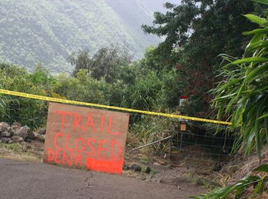 [Earthquake] Kapa'au, HI., October 25, 2006 - The Pololu Valley trail leading to the Pacific Ocean was closed to hikers following Hawaii's October 15 earthquake. The trail was compromised by debris, falling rocks and a crack in the ocean side of a switchback making traversing the trail extremely dangerous. Patricia Brach/FEMA
