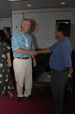 [Assignment: 48-DPA-SOI_K_Majuro_6-11-12-07] Pacific Islands Tour: Visit of Secretary Dirk Kempthorne [and aides] to Majuro Atoll, of the Republic of Marshall Islands [48-DPA-SOI_K_Majuro_6-11-12-07__DI14841.JPG]