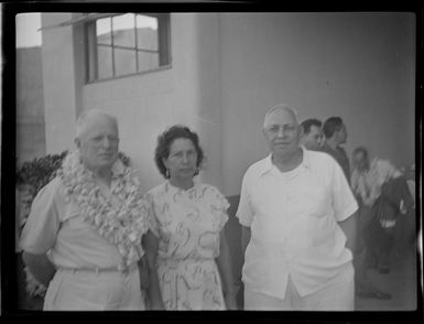 Mr R Robson and Mr and Mrs [Wardaren?], Tahiti