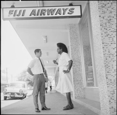 Leone in front of Fiji Airways office, Fiji, 1966, 1 / Michael Terry