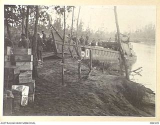 JABA RIVER AREA, BOUGAINVILLE, SOLOMON ISLANDS. 1944-12-18. 15 INFANTRY BATTALION SUPPORT TROOPS EMBARKING BY BARGE FOR TRANSPORT TO D COMPANY'S NEW POSITION ON THE SOUTH BANK OF THE JABA RIVER