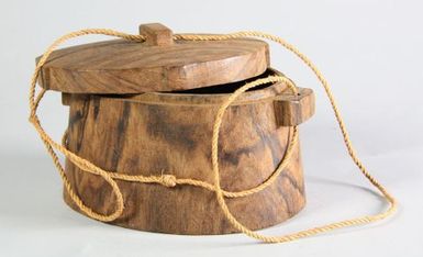 Tuluma (fishing tackle box)